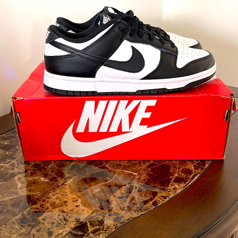 Womens size 10 Nike Dunk Low Retro White Black